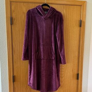 Women’s 32 degrees Above Heat  Hooded Pullover Robe/Loungewear in Deep Plum